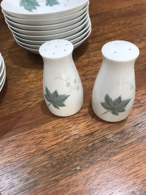 HUGE - 73 PIECE GENUINE NORITAKE JAPAN WILD IVY `102` DINNER SET