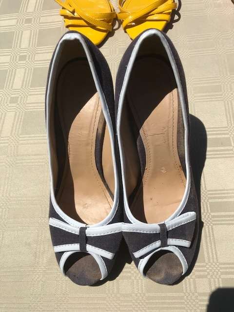 6 PAIRS OF USED LADIES SIZE 4 SHOES - GOOD CONDITION - DISCREET LISTING - LOT 2