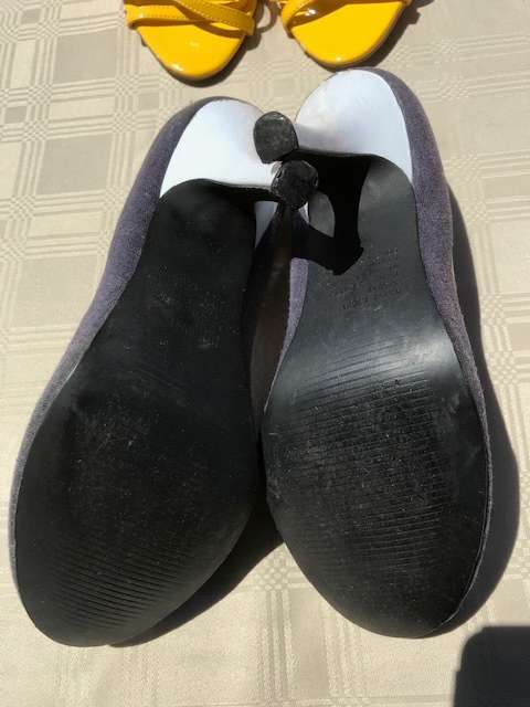 6 PAIRS OF USED LADIES SIZE 4 SHOES - GOOD CONDITION - DISCREET LISTING - LOT 2