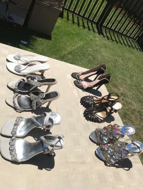 6 PAIRS OF USED LADIES SIZE 4 SHOES - GOOD CONDITION - DISCREET LISTING - LOT 3