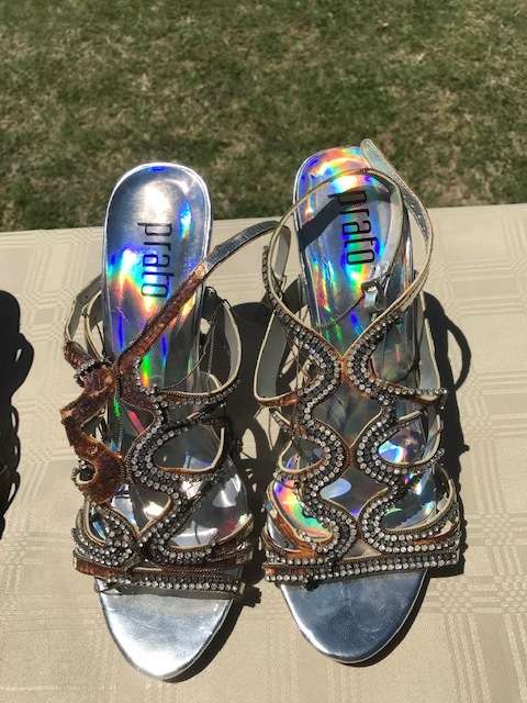 6 PAIRS OF USED LADIES SIZE 4 SHOES - GOOD CONDITION - DISCREET LISTING - LOT 3