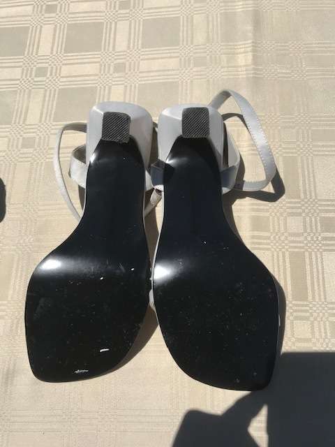 6 PAIRS OF USED LADIES SIZE 4 SHOES - GOOD CONDITION - DISCREET LISTING - LOT 3