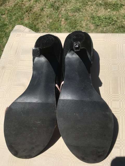 6 PAIRS OF USED LADIES SIZE 4 SHOES - GOOD CONDITION - DISCREET LISTING - LOT 3