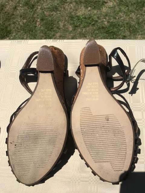 6 PAIRS OF USED LADIES SIZE 4 SHOES - GOOD CONDITION - DISCREET LISTING - LOT 3