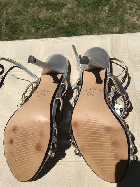 6 PAIRS OF USED LADIES SIZE 4 SHOES - GOOD CONDITION - DISCREET LISTING - LOT 3