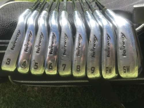 8 PIECE GOLF SET COMPLETE WITH GOLF BAG AND COVER