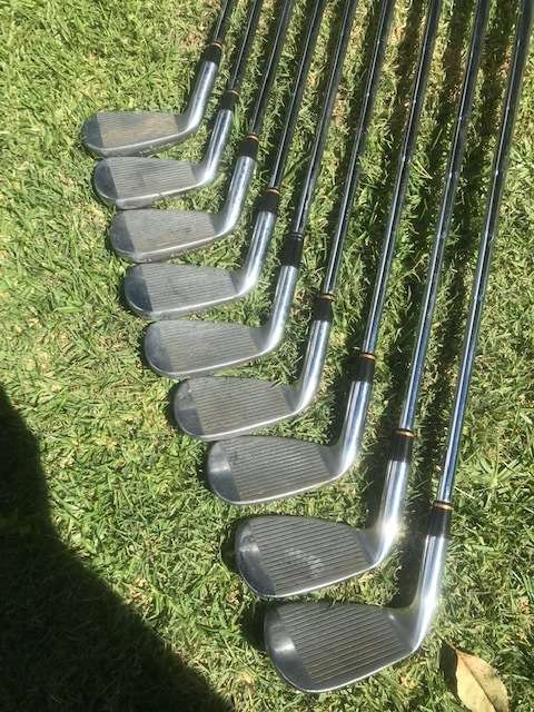 8 PIECE GOLF SET COMPLETE WITH GOLF BAG AND COVER