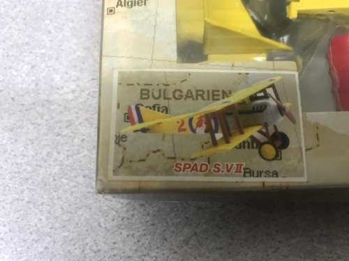 2 X AIRPLANE MODEL BUILDING KITS - COMPLETE AND BRAND NEW