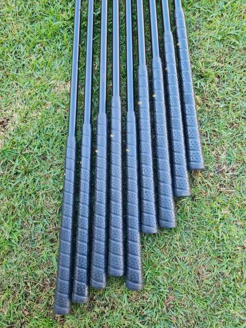 MACGREGOR MC500 GRAPHITE SHAFT GOLF CLUB SET - 9 PIECE - IMMACULATE CONDITION - DONT MISS OUT