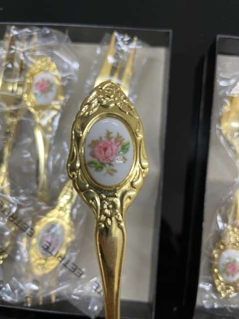2 SETS OF EETRITE 24CT GOLD PLATED ROYAL ALBERT MOSS ROSE CUTLERY - BRAND NEW