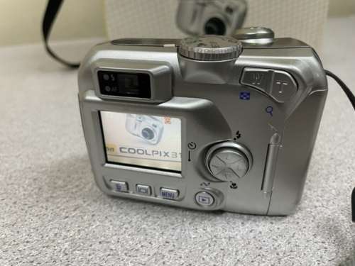 NIKON COOLPIX 3100 DIGITAL CAMERA IN GOOD WORKING CONDITION WITH ACCESSORIES