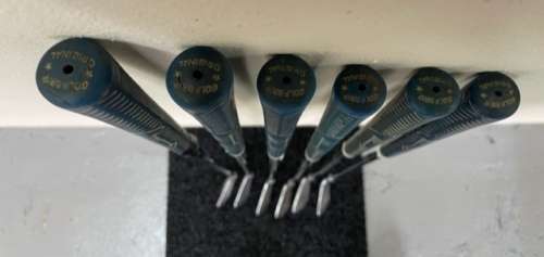 SET OF 6 MANTA PROFESSIONAL GOLF CLUBS