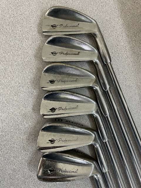 SET OF 6 MANTA PROFESSIONAL GOLF CLUBS