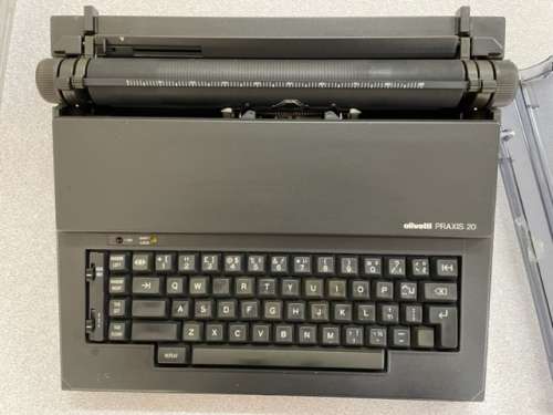 OLIVETTI PRAXIS 20 TYPEWRITER - GOOD WORKING CONDITION