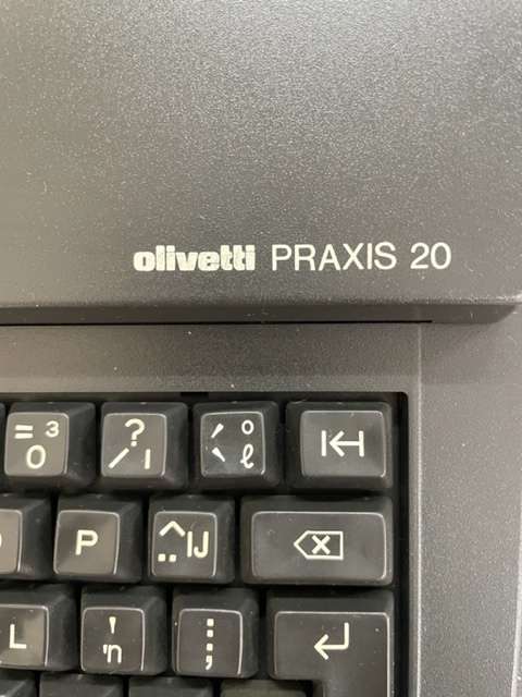 OLIVETTI PRAXIS 20 TYPEWRITER - GOOD WORKING CONDITION