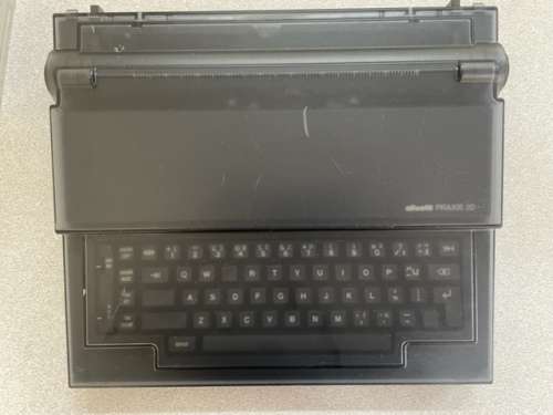 OLIVETTI PRAXIS 20 TYPEWRITER - GOOD WORKING CONDITION