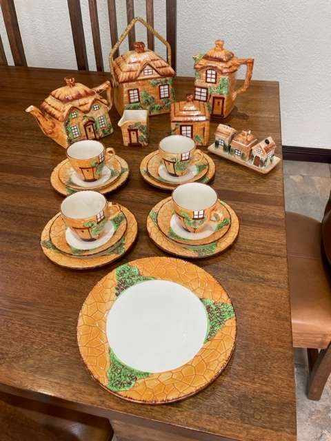 ***SUPER VINTAGE & RARE***   EXTENSIVE 28 PIECE WESTMINSTER HANLEY STAFFS COTTAGE WARE SET