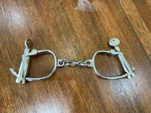 VINTAGE PAIR OF HIAAT HANDCUFFS WITH KEYS -100% WORKING AND IN EXCELLENT CONDITION