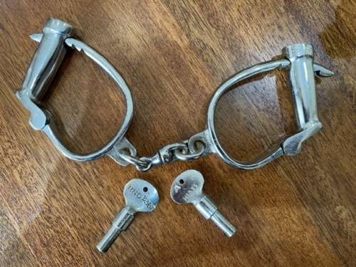 VINTAGE PAIR OF HIAAT HANDCUFFS WITH KEYS -100% WORKING AND IN EXCELLENT CONDITION