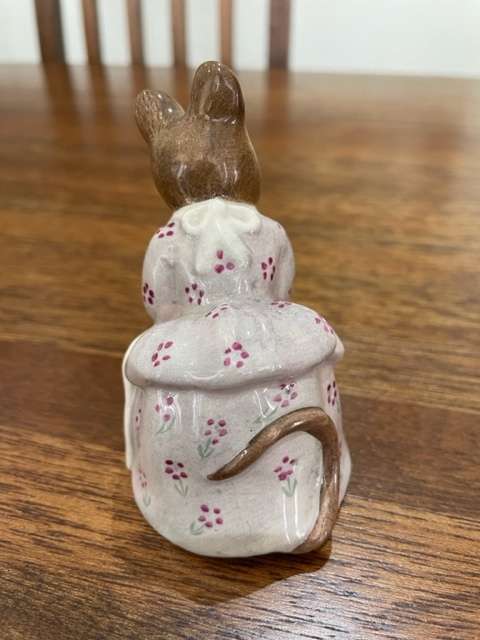 *RARE* ROYAL ALBERT BEATRIX POTTER - HUNCA MUNCA SWEEPING FIGURINE