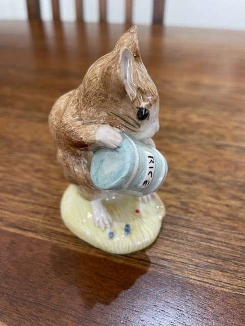 *RARE* ROYAL ALBERT BEATRIX POTTER - HUNCA MUNCA SPILLS THE BEADS FIGURINE