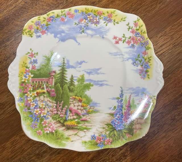 RARE, 21 piece Royal Albert Kentish Rockery set in original box