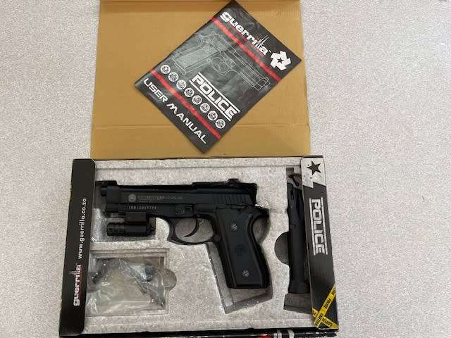 GUERRILLA POLICE Co2 pistol with laser sight - *needs repair*