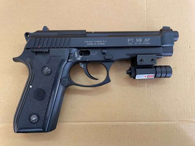 GUERRILLA POLICE Co2 pistol with laser sight - *needs repair*