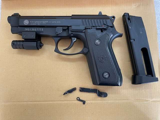 GUERRILLA POLICE Co2 pistol with laser sight - *needs repair*