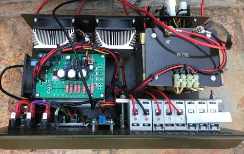 Conqueror Compact or Comfort trailer power pack, battery charger.