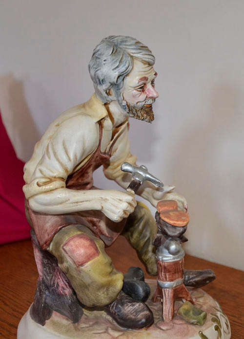 stunning italian  capodimonte cobbler figurine