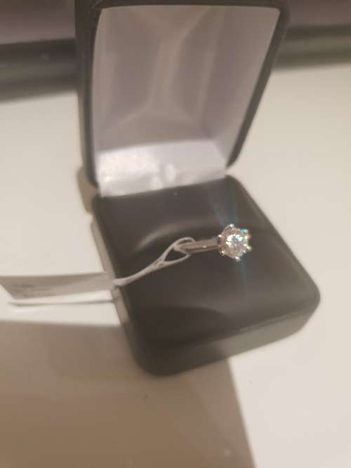 1.00 Carats natural diamond Solitaire Engagement Wedding Ring. Colour H Clarity VS2