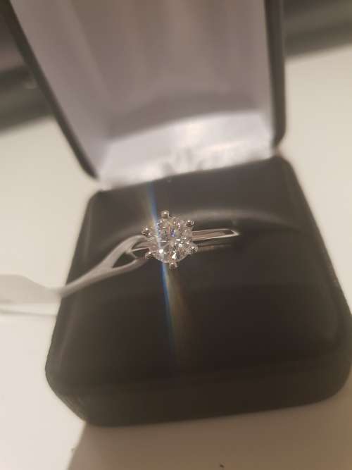 1.00 Carats natural diamond Solitaire Engagement Wedding Ring. Colour H Clarity VS2