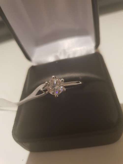 1.00 Carats natural diamond Solitaire Engagement Wedding Ring. Colour H Clarity VS2