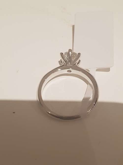 1.00 Carats natural diamond Solitaire Engagement Wedding Ring. Colour H Clarity VS2