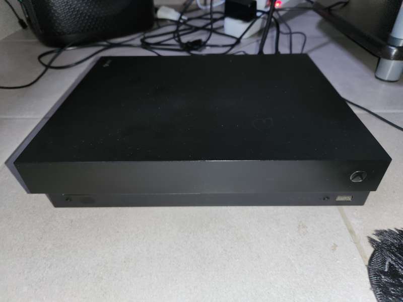 Xbox One X - 1TB