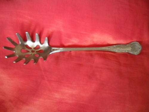 ATTRACTIVE SILVER PLATE SPAGHETTI SERVER