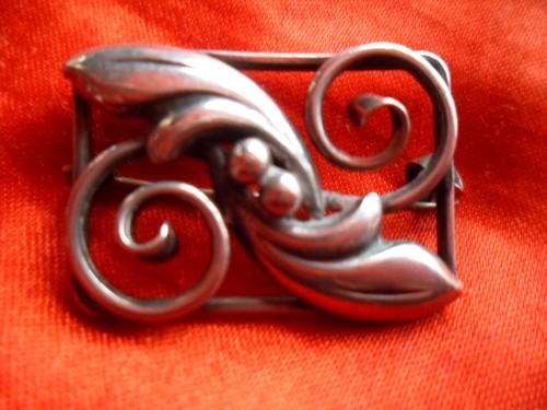 GORGEOUS LARGE HEAVY SILVER BROOCH