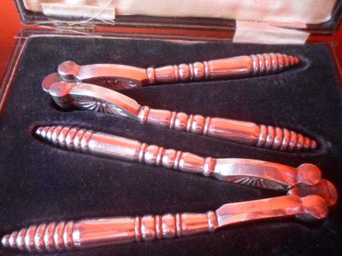 BOXED PAIR OF VICTORIAN NUT CRACKERS