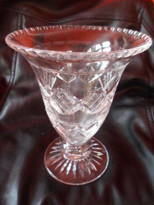 GORGEOUS CRYSTAL VASE