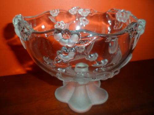 STUNNING CRYSTAL CENTREPIECE