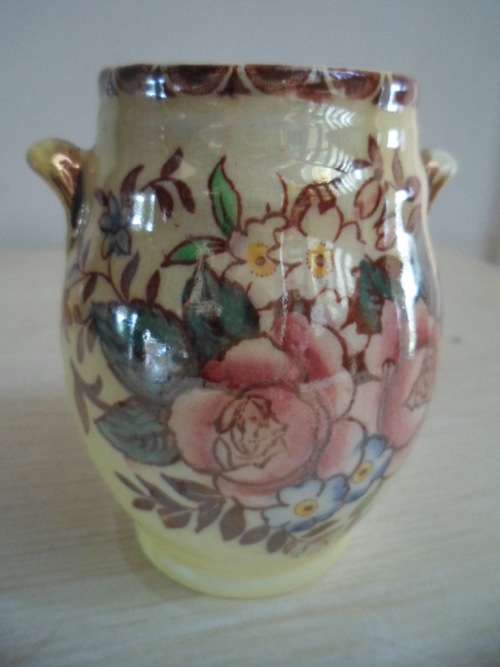 PRETTY LITTLE MALING LUSTRE WARE VASE