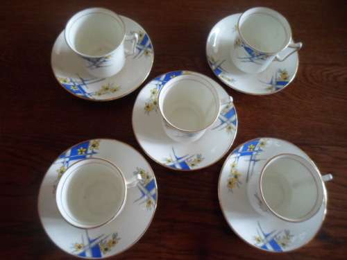 RARE SET OF 5 VICTORIA TEA CUPS