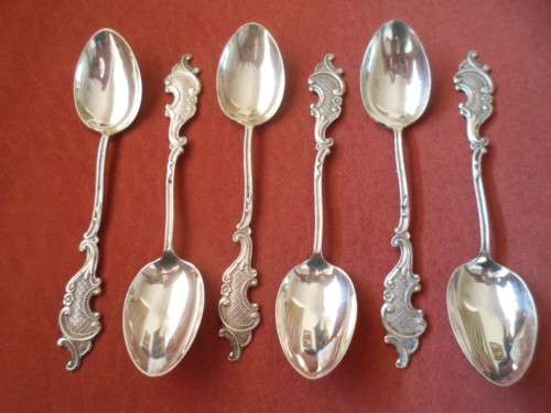 6 HALLMARKED ROCOCO STYLE COFFEE SPOONS