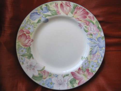 6 ATTRACTIVE ROYAL ALBERT CAKE PLATES