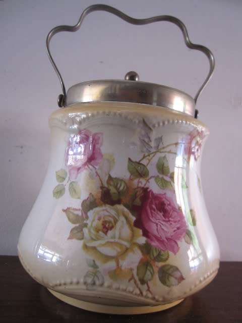 ATTRACTIVE FLORAL BISCUIT BARREL
