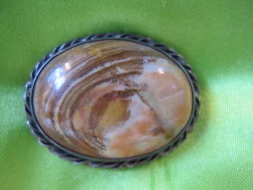 LARGE SILVER AND AGATE BROOCH