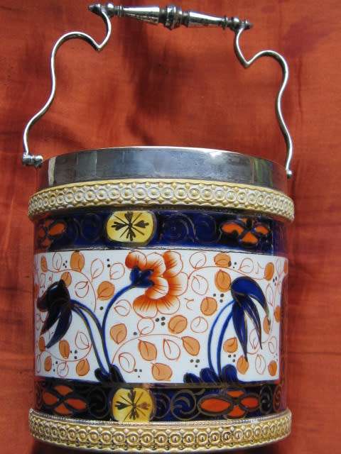STUNNING IMARI BISCUIT BARREL