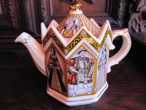 SADLER HENRY V111 TEAPOT