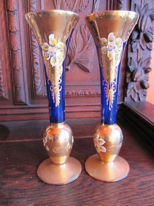 A LOVELY PAIR OF BLUE AND GOLD VENETIAN VASES